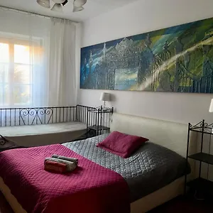 beautiful-and-charming-apartment-in-the-heart-of-the-old-town.warsawhotelspoland.com/