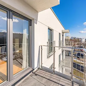 bh-properties-apartamenty-zaspa-dywizjonu-303.sopothotels.com/